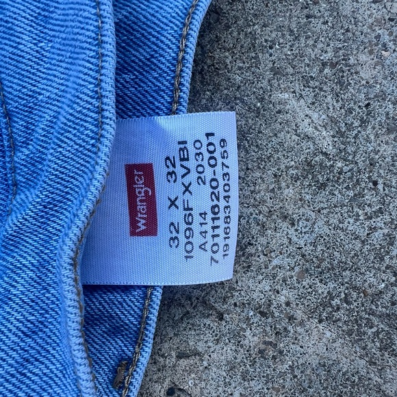 light wash wrangler jeans 32x32 - Picture 4 of 4